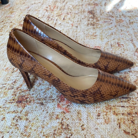 MICHAEL KORS Dorothy Flex Pump - Picture 1 of 4